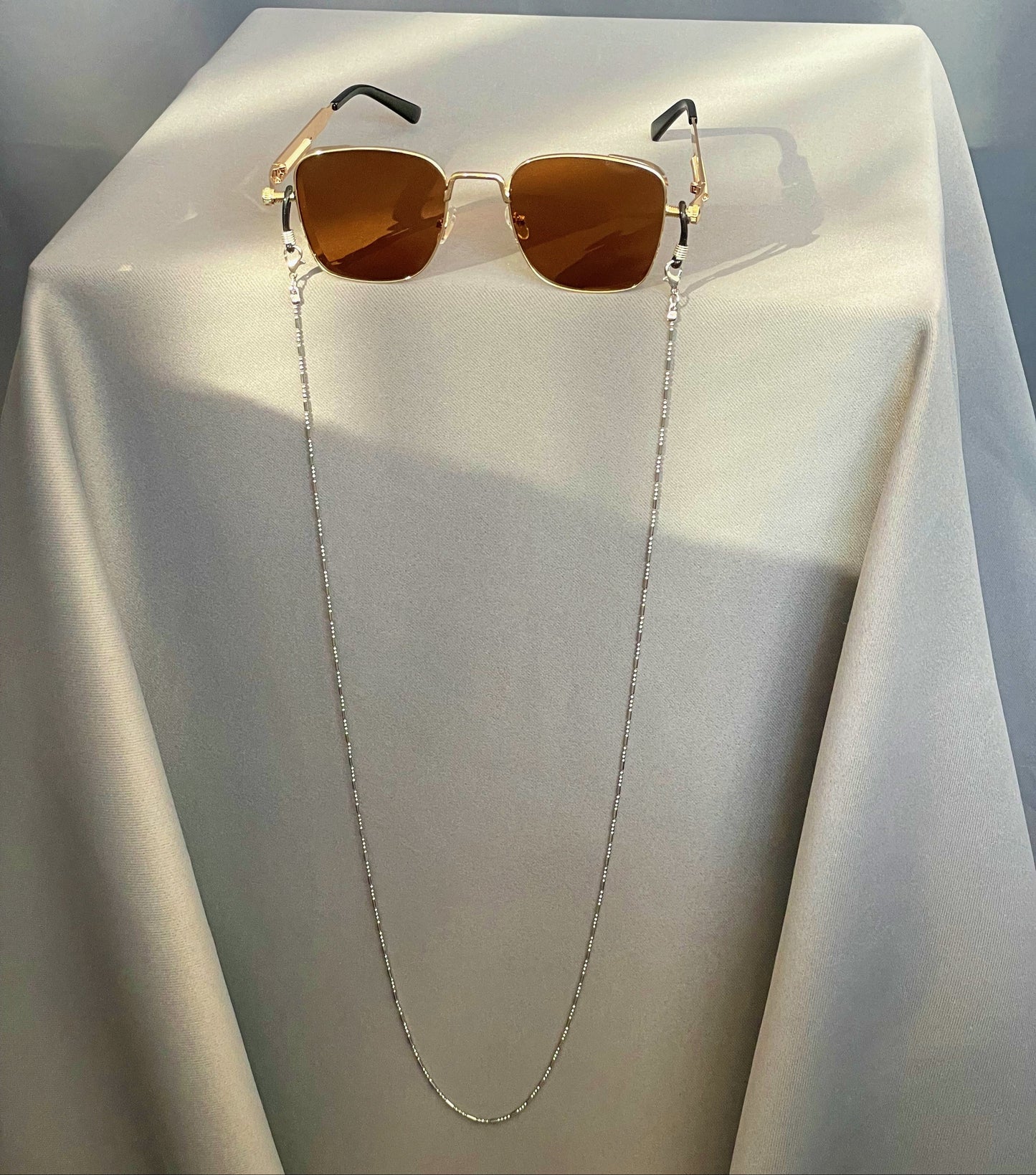 Moderna | Gold × Brown | Badesa issue