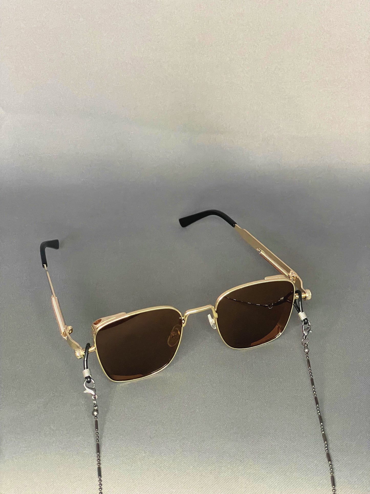 Moderna | Gold × Brown | Badesa issue