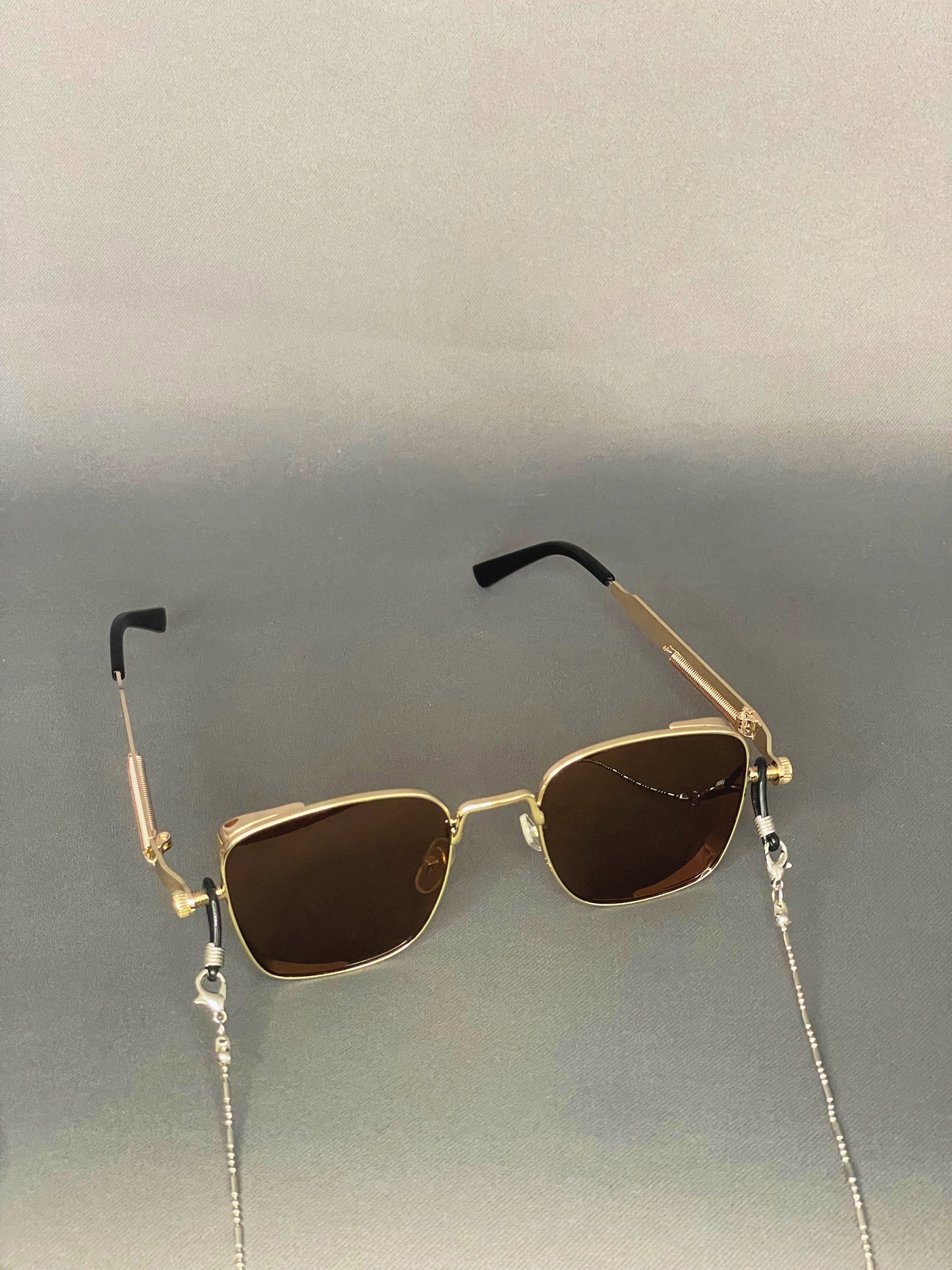 Moderna | Gold × Brown | Badesa issue
