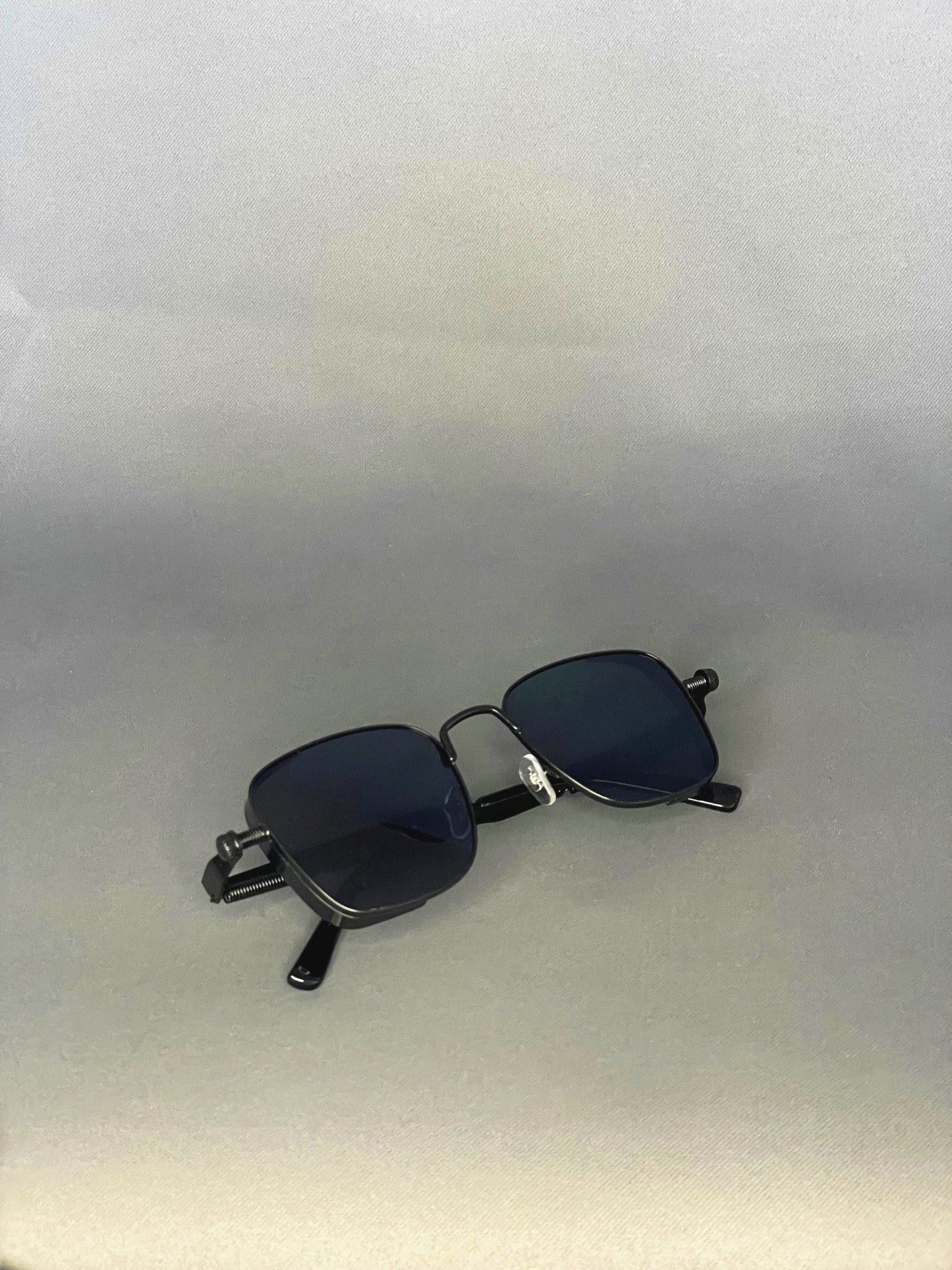Moderna | Black × Dark | Badesa issue