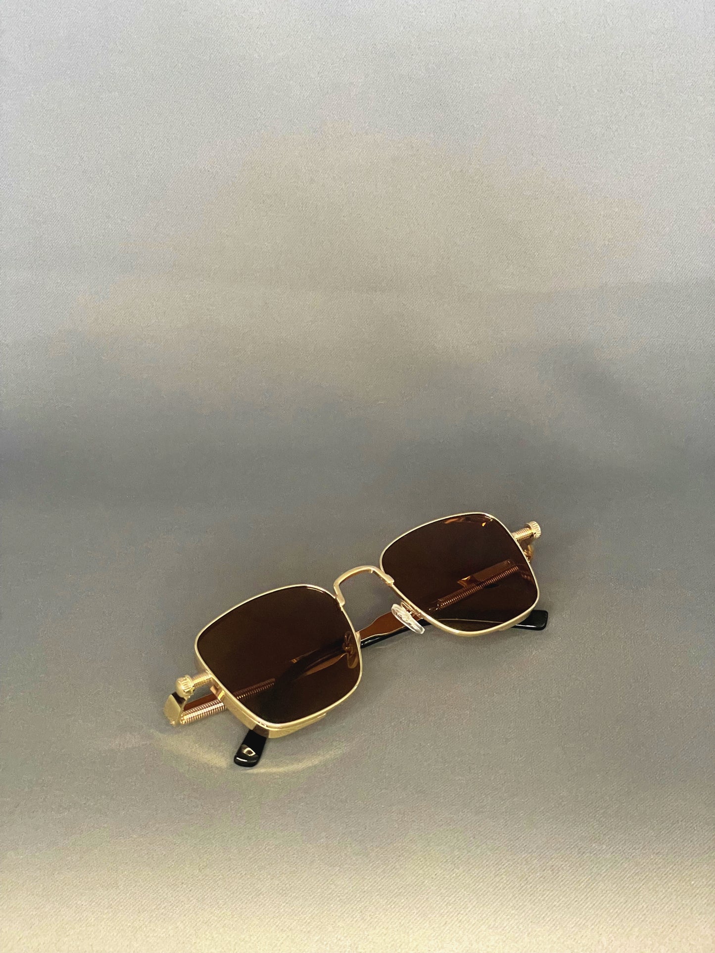 Moderna | Gold × Brown | Badesa issue
