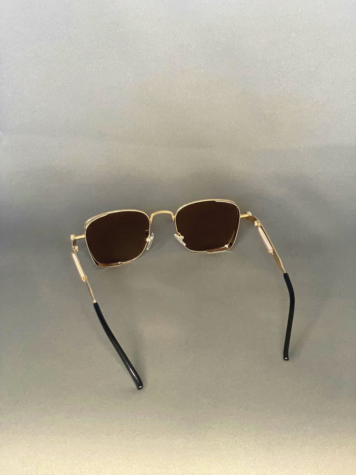 Moderna | Gold × Brown | Badesa issue